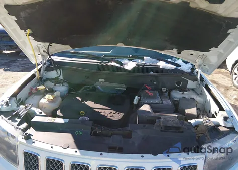 2016 Jeep Compass Latitude z USA, uszkodzony, nr VIN 1C4NJDEB7GD586591